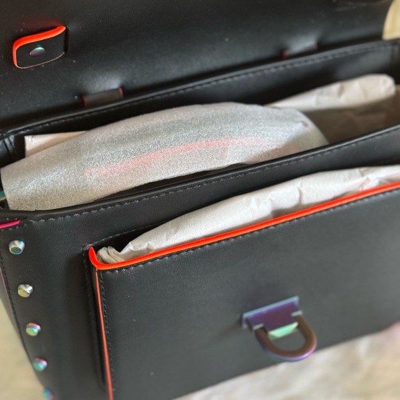 NWT Michael Kors Manhattan Contrast Trim Satchel with Strap. Black - Picture 12 of 14